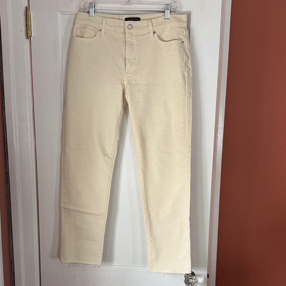 Banana Republic Raw Hem Beau Jean in Ecru size 28/6